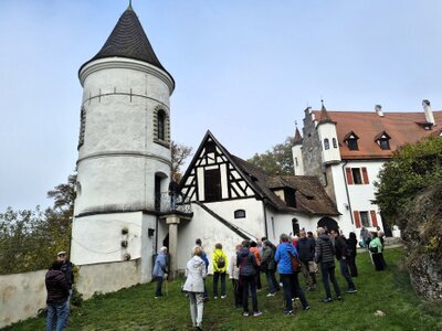 Das imposante Schloss Neidstein, ein prächtiges Bauwerk aus dem 16. Jahrhundert, thront majestätisch im Gemeindegebiet von Etzelwang im Landkreis Amberg-Sulzbach